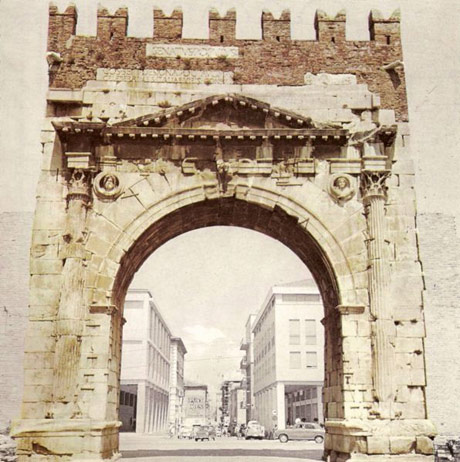 The arch of augustus at rimini foto